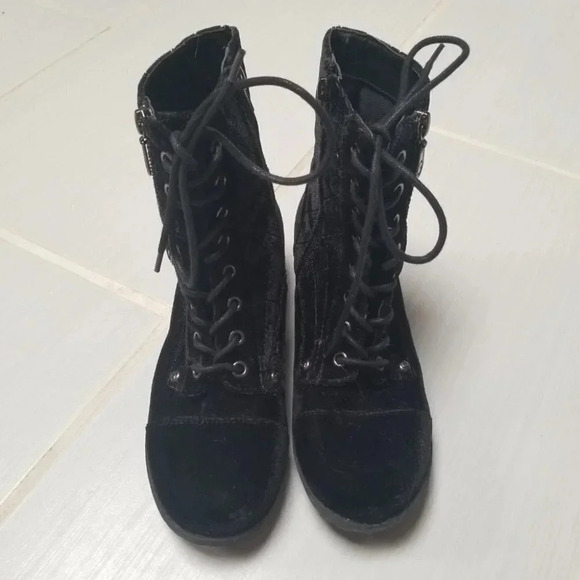 G by Guess Black Velvet Quilted  Combat Boots 6 - Picture 14 of 15